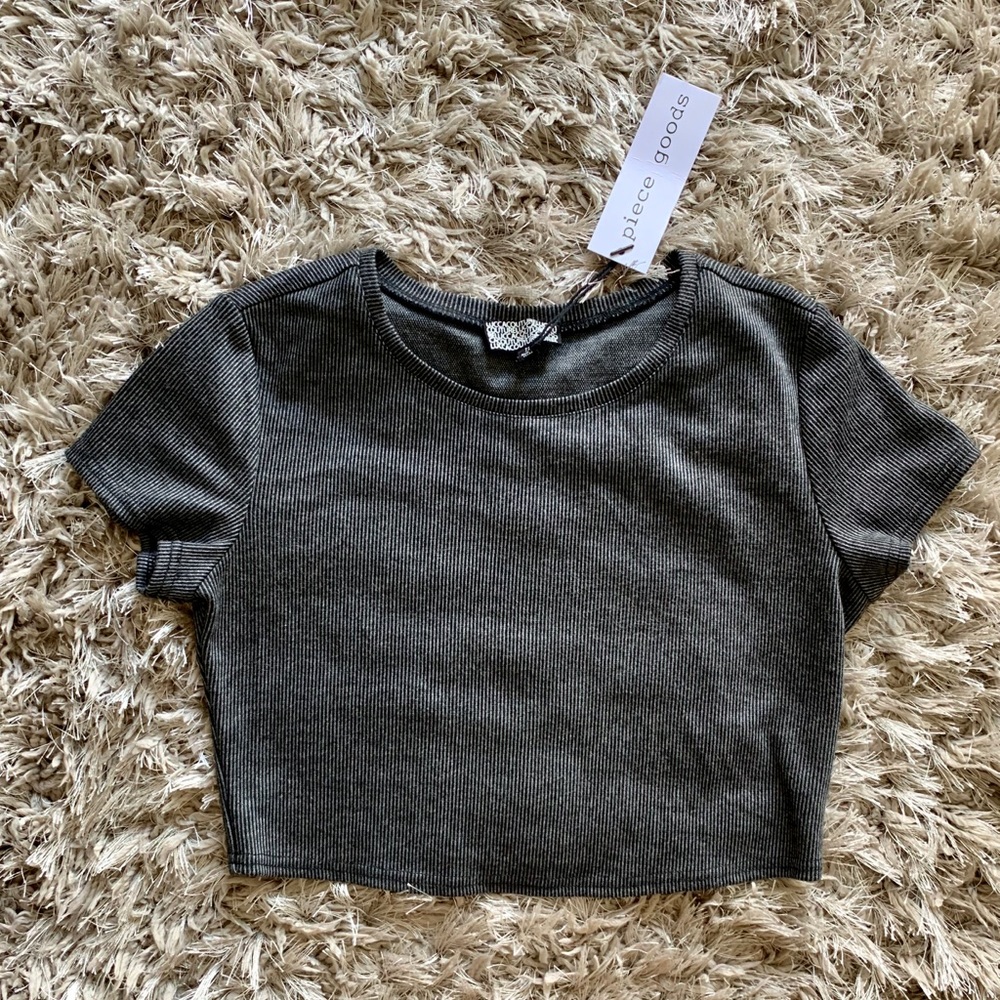 NEW Piece Goods Crop Short Sleeve T Shirt Size M